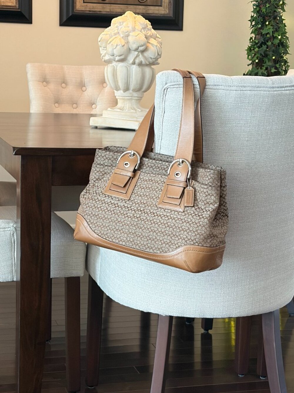 👀 Vintage Coach Soho Monogram Canvas Tote Bag – Tan Leather Excellent Condition